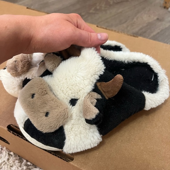Adorable Cow Print Slippers - Picture 3 of 6